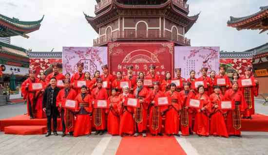 浙江长兴：见证青丝到鹤发 共度浪漫集团婚礼