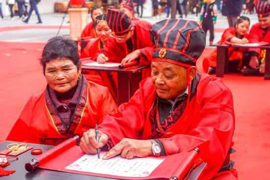 浙江长兴：见证青丝到鹤发 共度浪漫集团婚礼