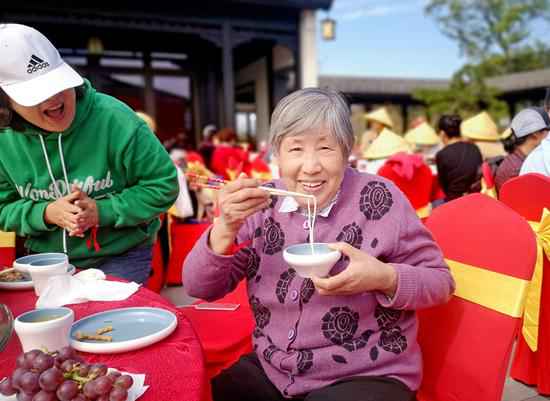营造爱老敬老民俗 浙江湖州各地开展重阳“老人节”勾当