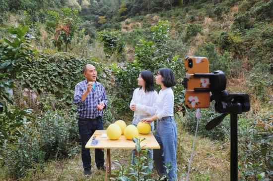 温州文成县烟草专卖局驻足小处 搭建扶贫助农“连心桥”