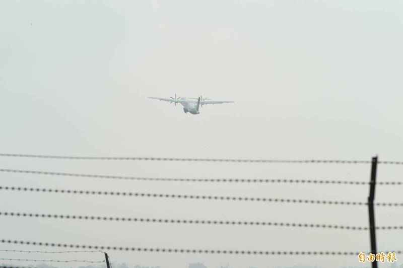 被香港要求返航的台军包机本日补飞 担忧再被滋扰