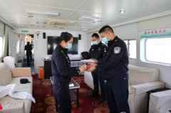 新冠肺炎疫情后首趟跨境货船抵达广西柳州