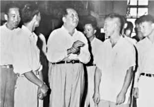 当年，毛泽东亲笔为《长江日报》题写报名，在汉期间经常翻阅