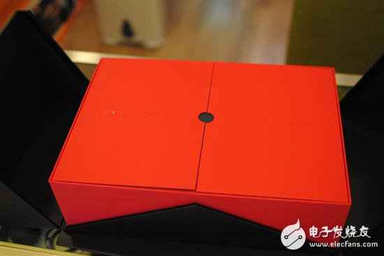 徕卡联袂美国打扮品牌推限量版M10相机：首款M10限量版机型