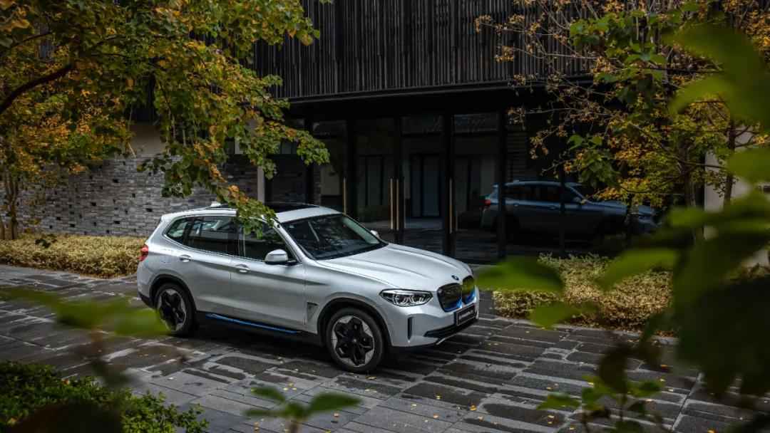 创新BMW iX3：豪华品牌纯电时代的可靠选择