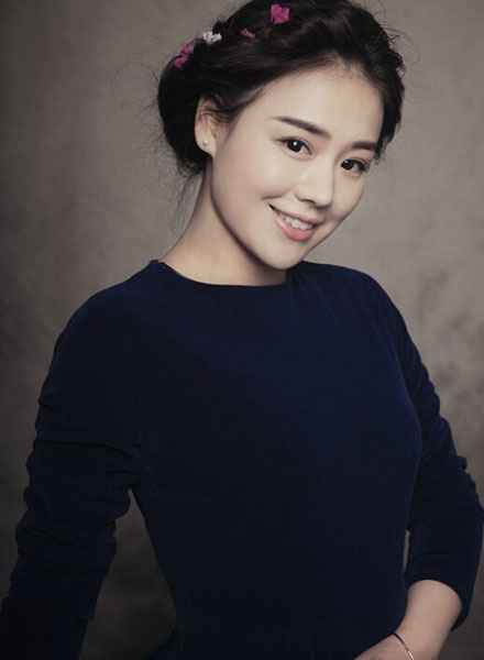 马思纯庆生落泪 靠盛一伦肩膀洒狗粮