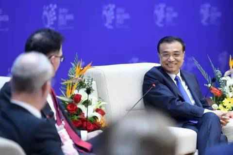  李克强与出席