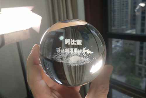 努比亚Z18邀请函表态：水晶球蓝牙音箱