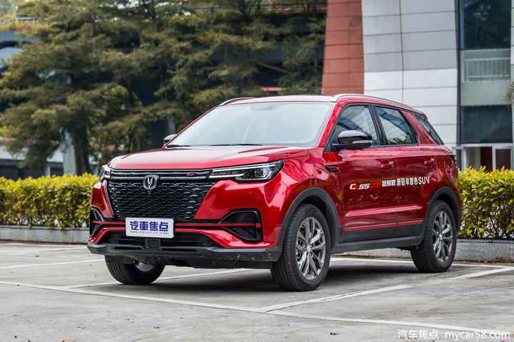 年轻人第一辆SUV ，长安CS55PLUS蓝鲸版相比第三代哈弗H6！