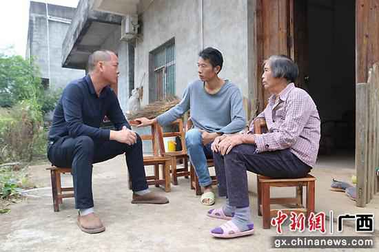 李基鹏:“扶贫”脚步不断歇 恪守下层践初心