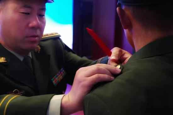 武警浙江省总队丽水支队进行新兵授衔典礼