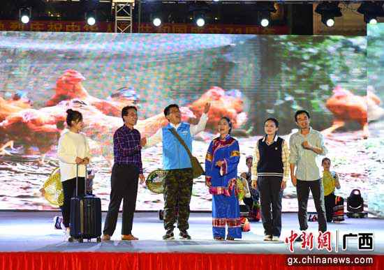 广西上林县:扶贫日里勾当多 载歌载舞庆脱贫