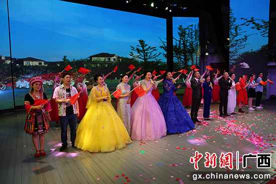 桂林市临桂区举行脱贫攻坚文艺晚会