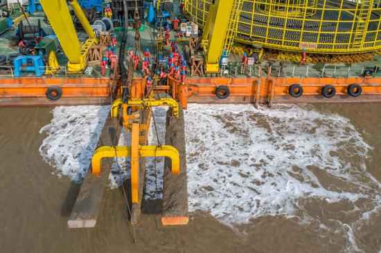 浙江舟山：电力“大动脉”让鱼山岛注入强劲能量