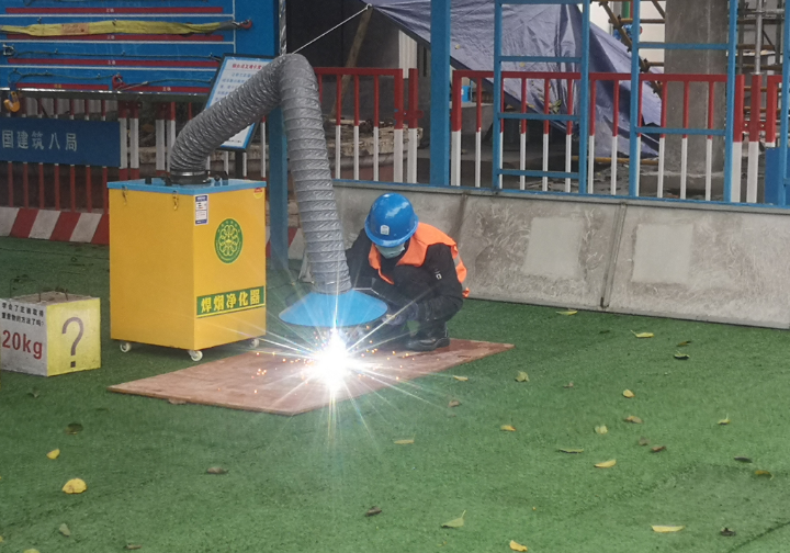 视频|这个工地很“绿色” 噪音超标自动报警 300个喷头包围降尘