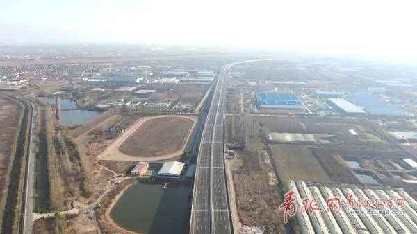 收支车道最多 青岛胶东国际机场收费站本日启用