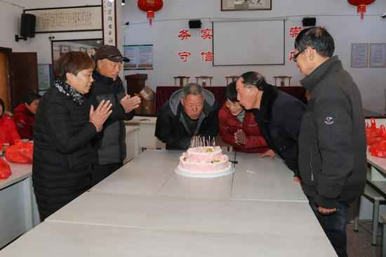 浙江金东下宅村的新年全家福：联贯21载见证村子振兴