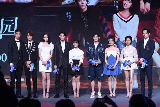 “菜寺场CP”亲密互动 沈月喊话新版杉菜不绿茶