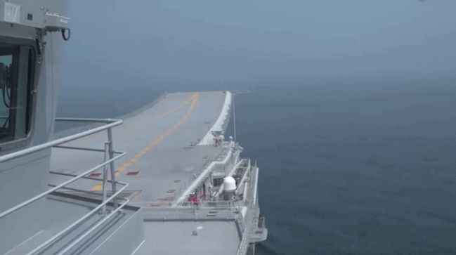 中国首艘国产航母山东舰入列 比起辽宁舰新在哪儿？