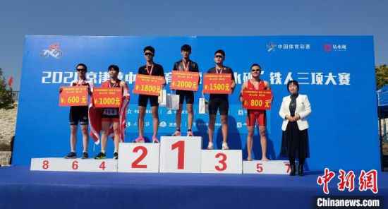 500余选手河北易县竞技京津冀“铁人三项大赛”