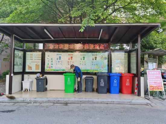 浙江浦江对单元随意倾倒都市糊口垃圾开出首张罚单