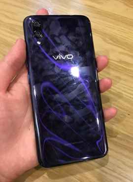 vivo X23真机曝光：不和雷同炫光条纹设计