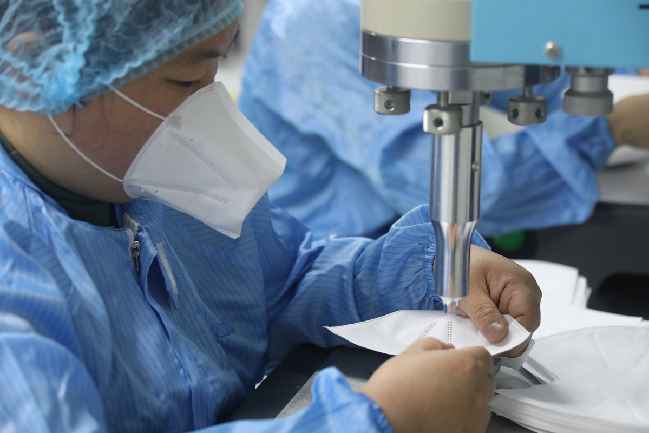 【一线实践】价值不涨质量不降供给不绝 珠海增强防控物资出产规模价值禁锢