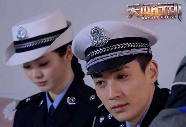 朱一龙7年前作品将播出，穿警服为人民处事，网友：帅气！