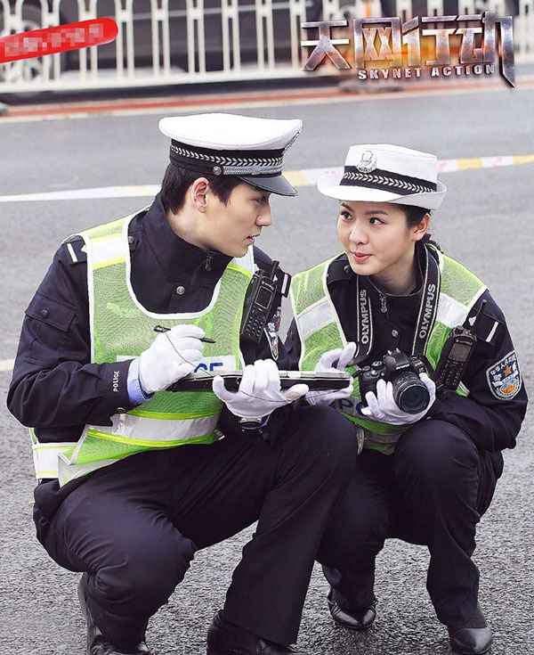 朱一龙7年前作品将播出，穿警服为人民处事，网友：帅气！