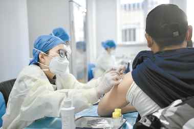 北京公交3路、9路、47路等线路司机接种新冠疫苗