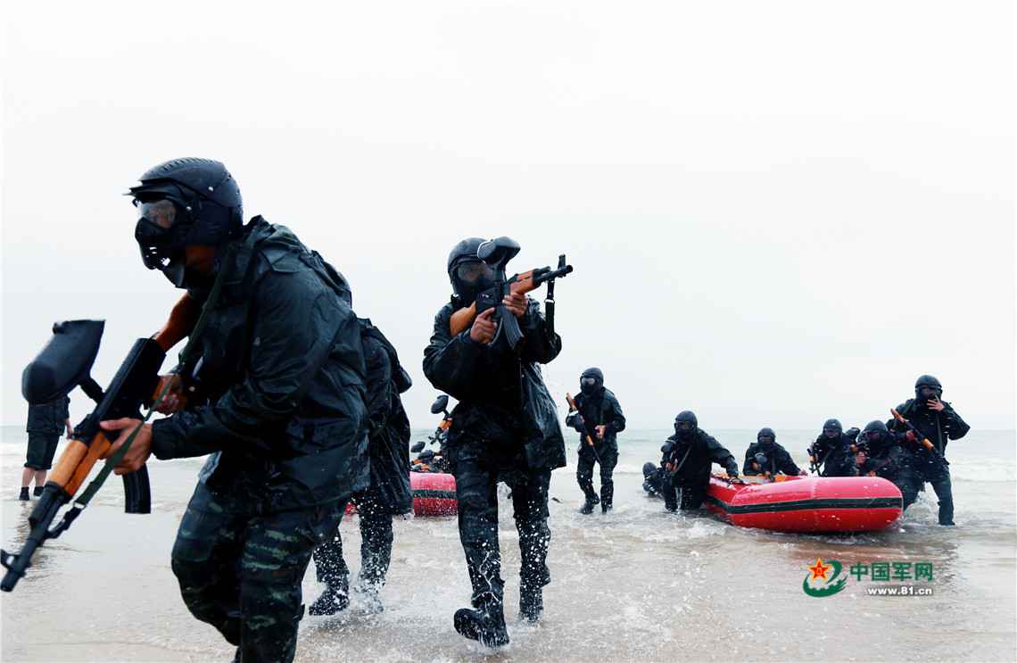 特战蛟龙海岸擒“敌” 红蓝反抗斗智斗勇