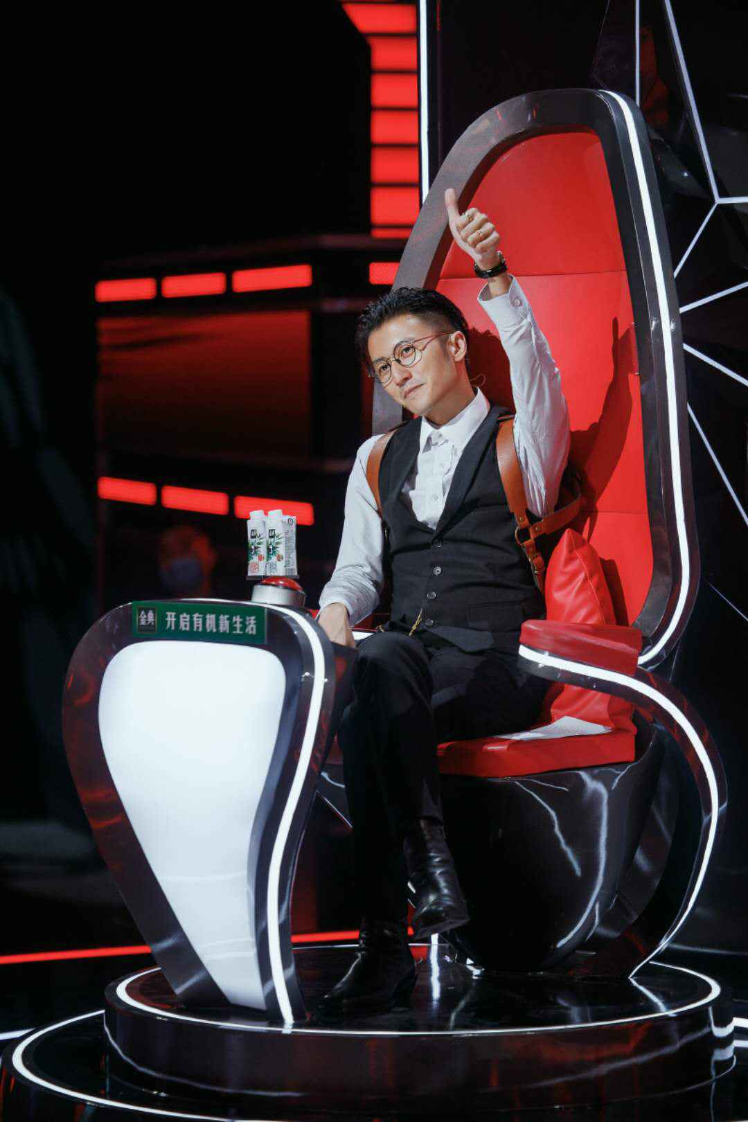 《中国好声音》“抢人大战”战火进级，“四资”导师谢霆锋现锋芒!