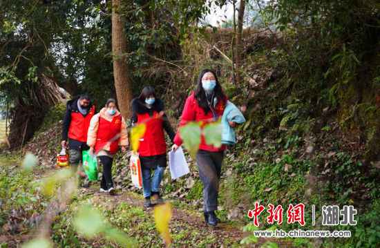 春节前夕 恩施义工开展“暖冬动作”