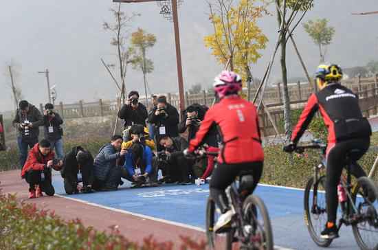 长三角地域摄影记者走进浙江诸暨 用镜头记录“醉美”