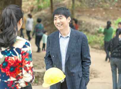 “邢捕头”转业当村主任 范明从糊口中提炼喜剧元素