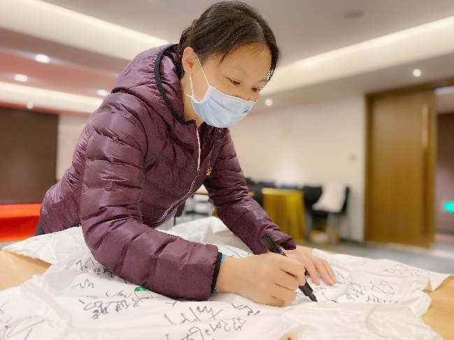 李国华:教育医护“军团”与病毒“搏击”