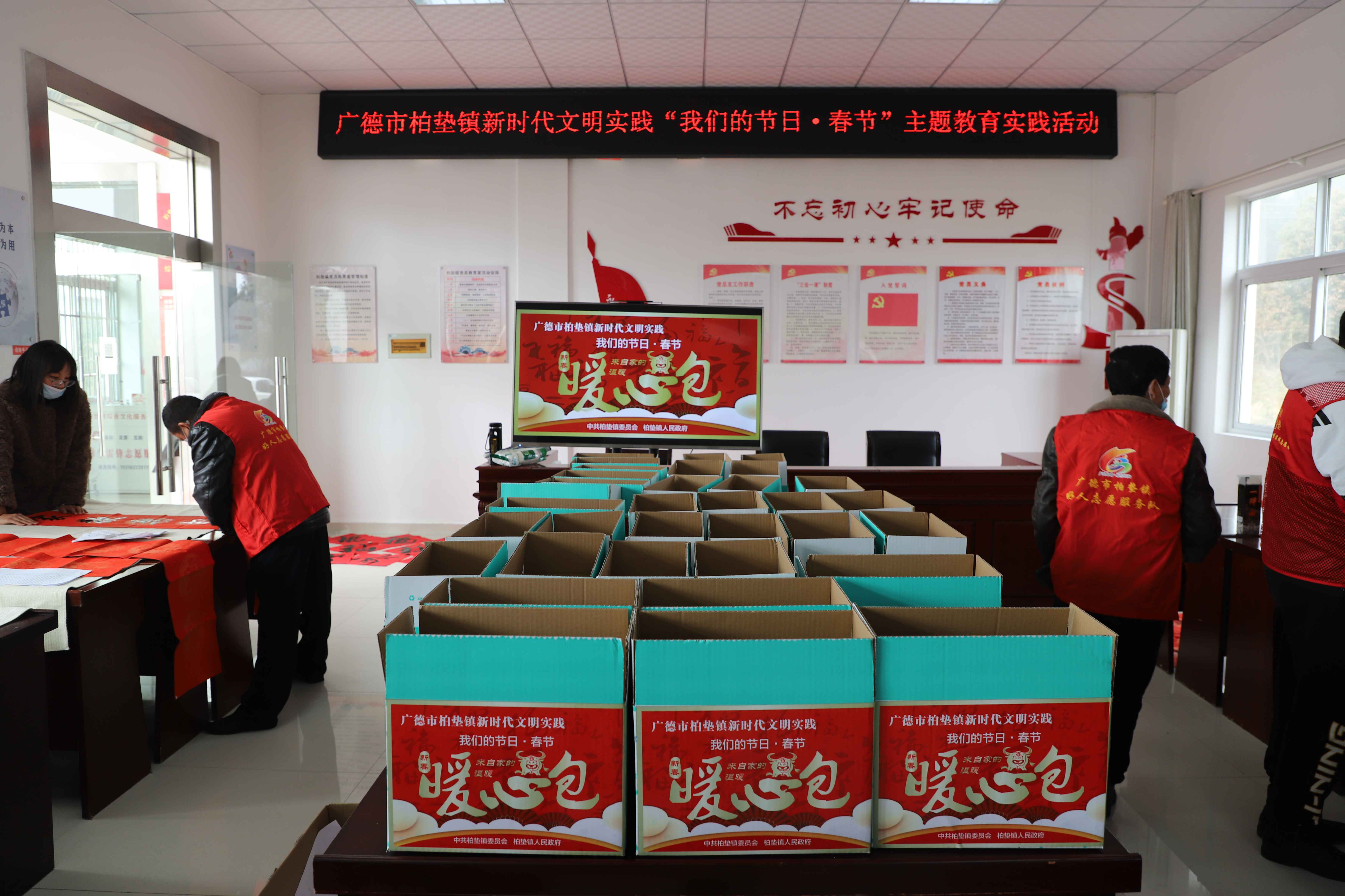 团团助团圆 他乡是家园