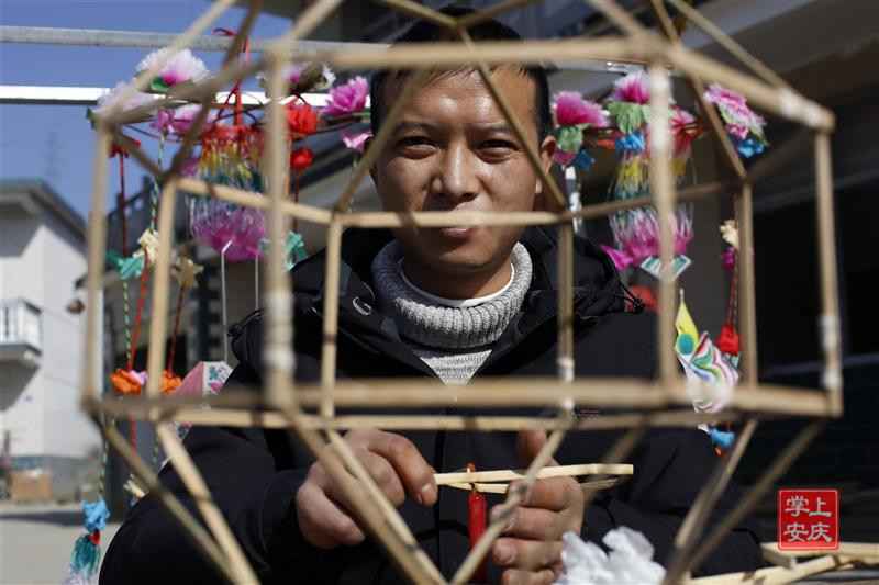 【新春记者行】花灯添彩年味浓