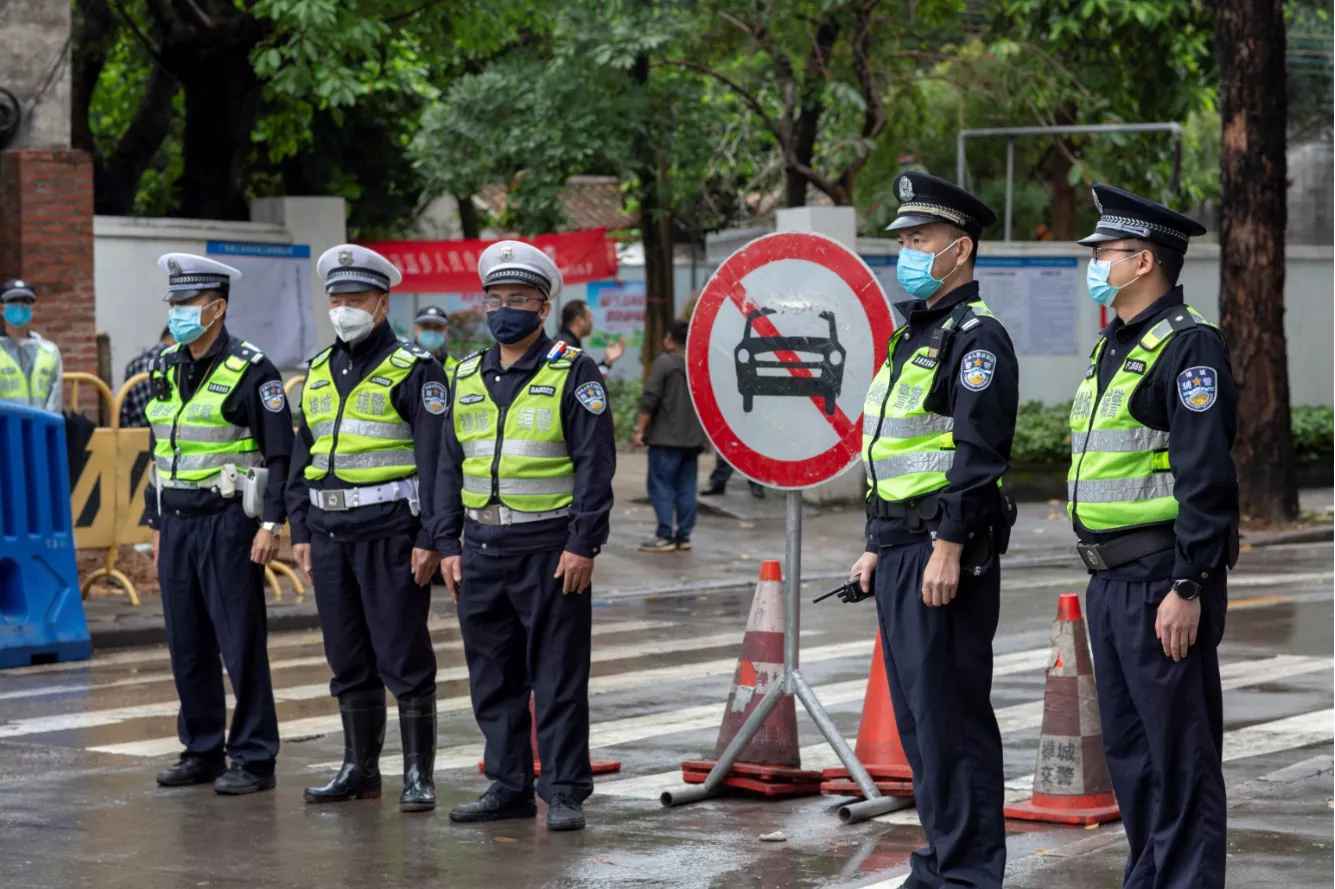 广东公安详力以赴做好清明节安保事情