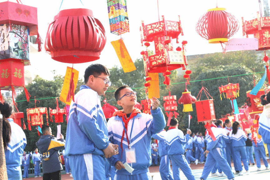 安徽歙县：寒假功课制灯笼 童心向党贺元宵
