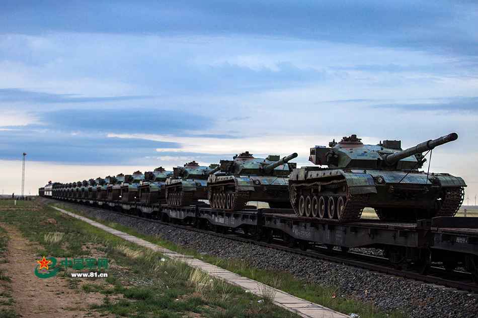 “跨越–2016·朱日和A”拉开帷幕：“夜老虎旅”率先亮相