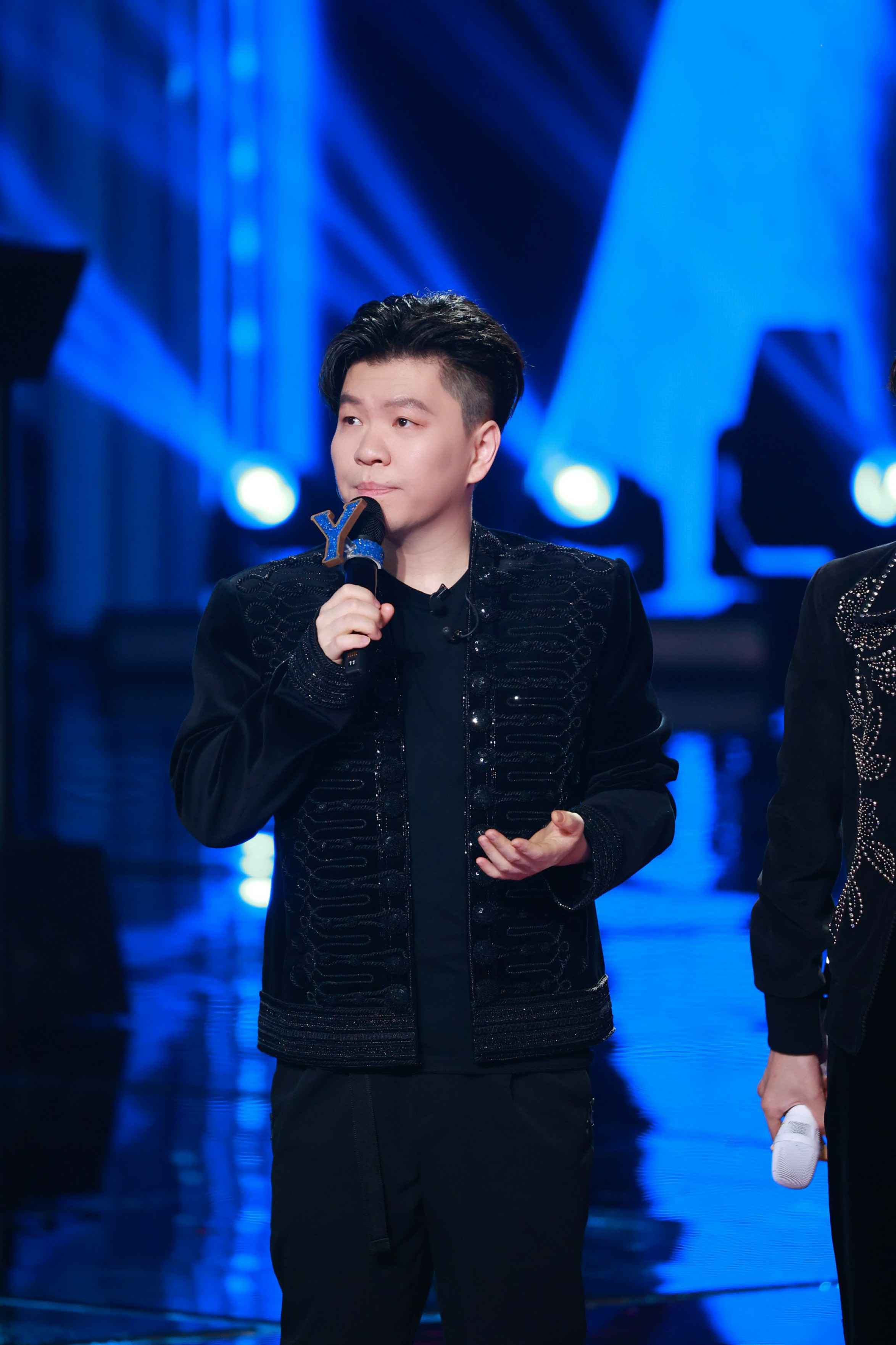 《中国梦之声?我们的歌》“勤深深”合体献唱粤语版《恋爱转移》王源舞蹈获赞