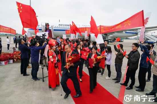 载誉而归 继承前行!南宁获全国脱贫攻坚先进小我私家和集团抵邕