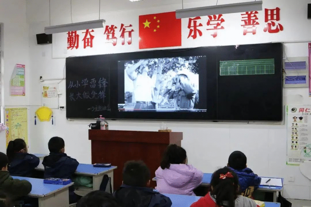 淮北市各学校少先队努力开展“学雷锋”勾当