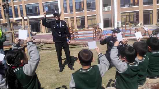 建造分发反骗财小贴士 浙江东阳公安筑牢防骗财防火墙