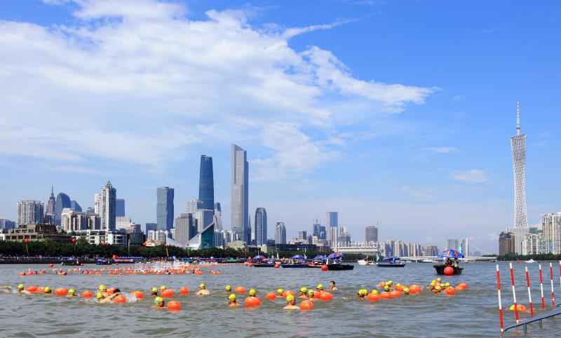 壮观！34个方队畅游母亲河 2019年横渡珠江运动周四举办