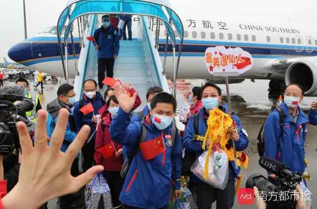 两支国度级援鄂医疗队135名队员同机抵粤