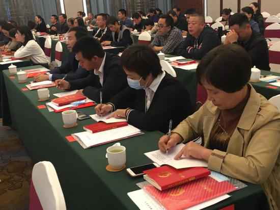 宁波余姚:112名新任“无袍法官”宣誓就职