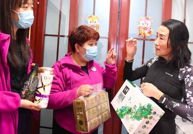 她是“首都最美社工”,也是住民“贴心人”,有老人把家都交给她