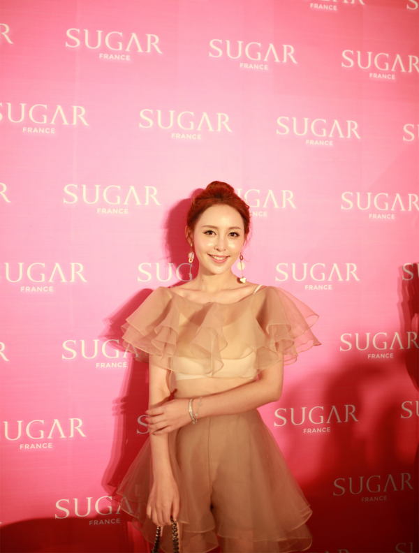  毕竟是奈何的手机，让李治廷众里寻她千百度